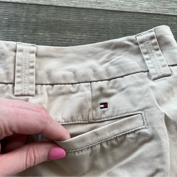 Tommy Hilfiger Vintage Khaki Chino Shorts | Size 6 - Picture 6 of 7
